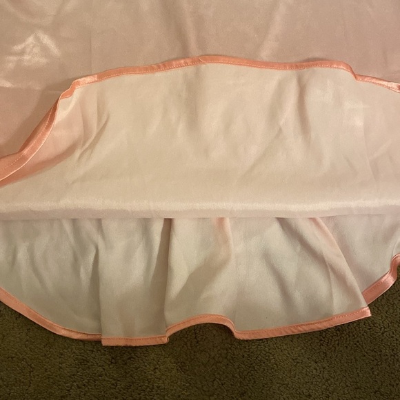 VICTORIA’S SECRET LIGHT PINK‎ SATINY CAMISOLE - Picture 4 of 10